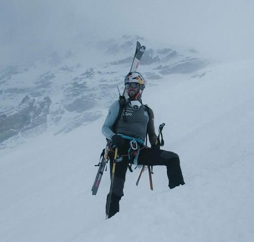 Recentemente, aliás, o alpinista polonês Andrzej Bargiel entrou para a história ao se tornar o primeiro a descer o Monte Everest esquiando sem utilizar oxigênio suplementar. O feito ocorreu após ele alcançar o cume de 8.849 metros e iniciar imediatamente a descida.