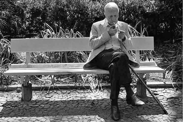 Em sua vida pessoal, jamais se casou nem teve filhos. Ele morou por muitos anos em hotéis de Porto Alegre - entre 1968 e 1980 viveu no Hotel Majestic, e depois residiu em outro apart-hotel no centro da cidade. 
