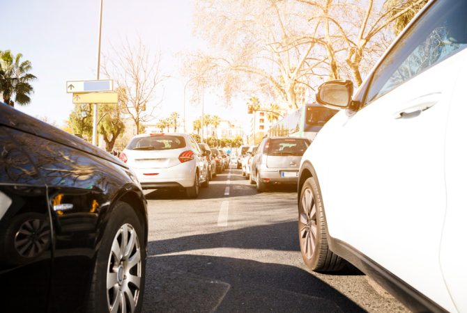 Cor dos carros pode tornar cidades ainda mais quentes; entenda