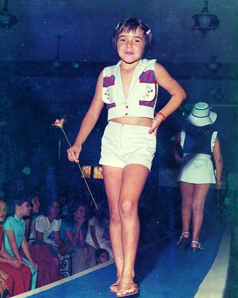 Desde muito jovem, ela demonstrou talento para as artes, iniciando seus estudos de dança aos oito anos. Ela se formou nessa área pela Universidade Federal da Bahia. 
