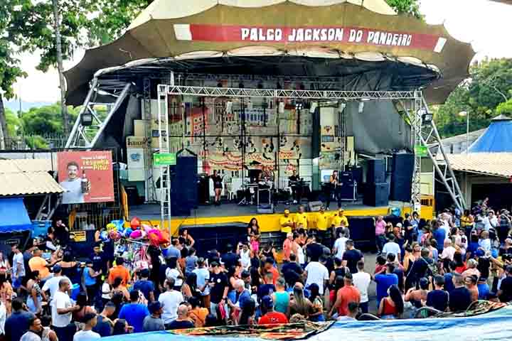 Os shows incluem ritmos típicos do Nordeste, como forró, baião, xote, xaxado, repente, embolada e maracatu.


