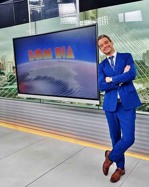 Em maio de 2011, Tiago Scheuer foi oficialmente contratado pela TV Globo e teve que se mudar para SÃ£o Paulo. 