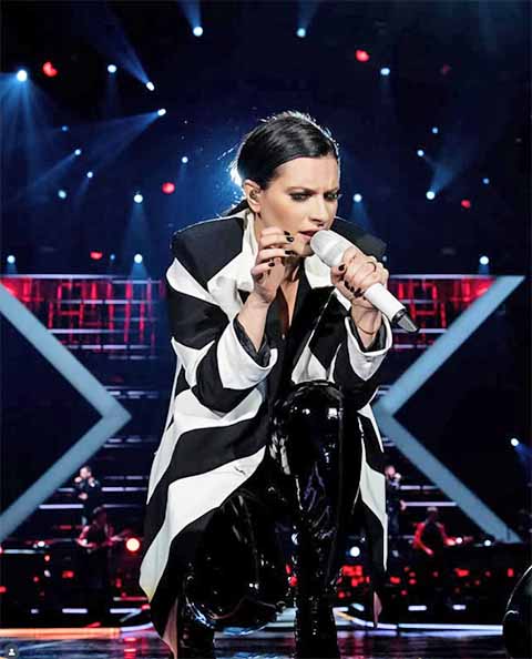 Sua discografia é acompanhada de turnês de grande porte que a levaram a se apresentar em muitos países da Europa, América Latina e América do Norte. 
