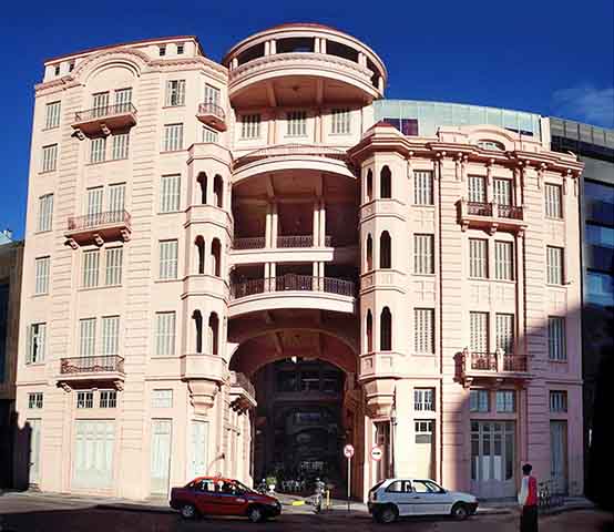 A Sala Romeu Grimaldi foi incorporada à biblioteca, ampliando a área destinada a exposições, encontros íntimos e atividades de estudo. Já o Teatro Bruno Kiefer está recebendo a maior obra de revitalização desde sua inauguração.
