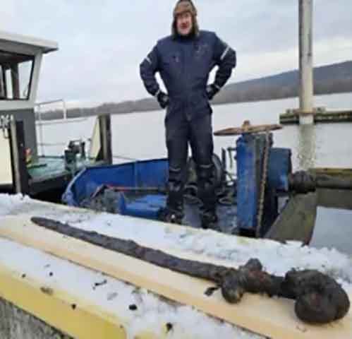 Recentemente, o rebaixamento no nível do rio permitiu a descoberta de peças importantes, como uma seção de arco e um pedaço de coluna.
