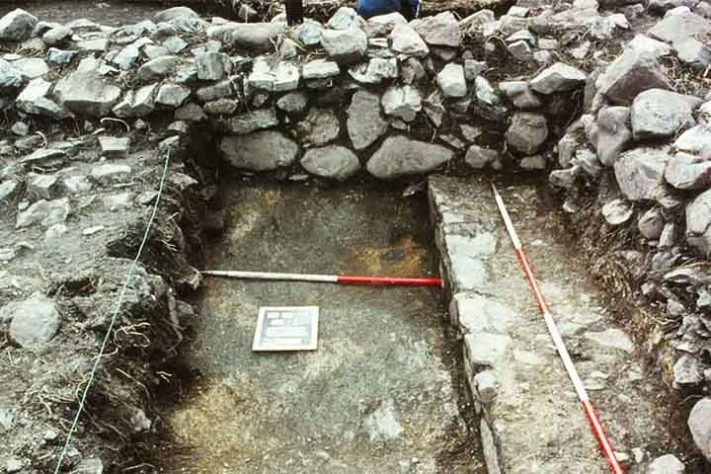 Castelo real esquecido na Escócia na Ilha Finlaggan - Dr David Caldwell