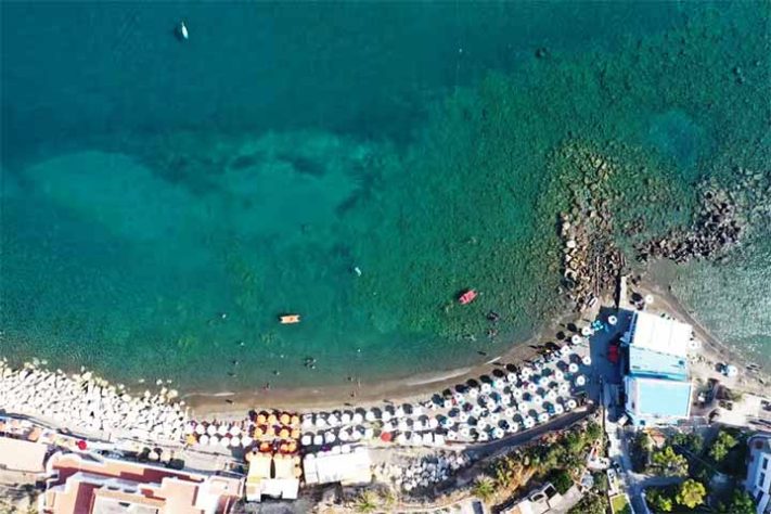 praia de Le Fumarole - Ischia, é uma comuna italiana da região da Campânia, província de Nápoles - Reprodução de Instagram