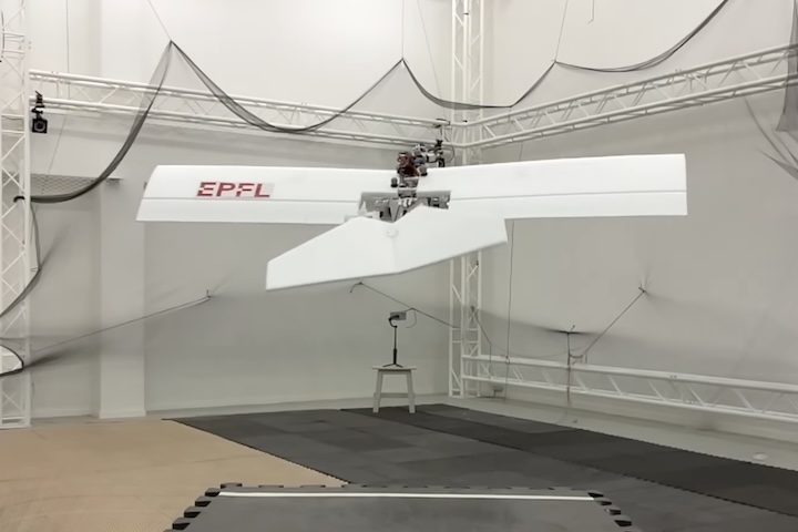 O objetivo principal é expandir as capacidades dos drones para missões de resgate, inspeção e monitoramento em terrenos complexos e de difícil acesso. 