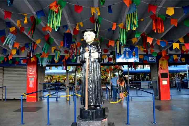 Aulas gratuitas de forró, quadrilhas juninas, eventos de São João e Carnaval Nordestino são destaques nas programações especiais.


