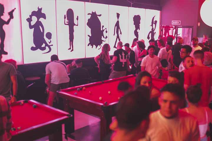 Com a popularizaÃ§Ã£o dos videogames domÃ©sticos e, mais tarde, dos computadores e celulares, os fliperamas comeÃ§aram a perder forÃ§a nos anos 2000. 
