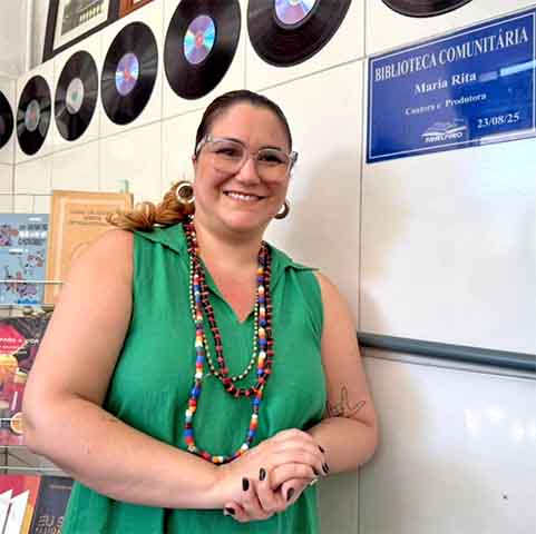 Esse primeiro disco foi lançado em mais de 30 países e rendeu o Disco de Platina Triplo no Brasil e Platina em Portugal. Já o DVD homônimo vendeu 180 mil cópias. 
