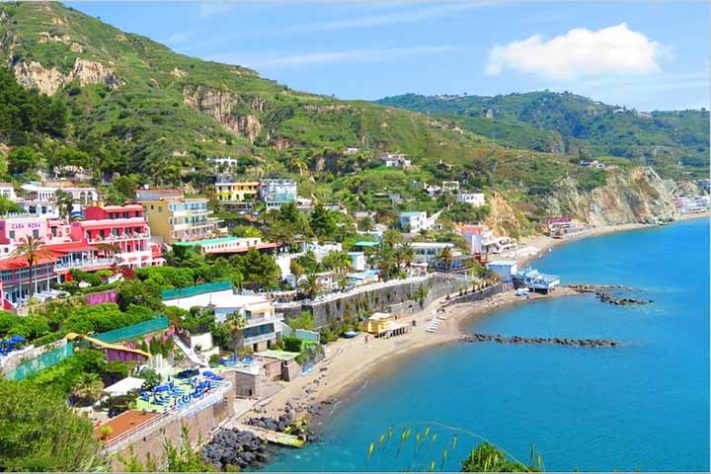 praia de Le Fumarole - Ischia, é uma comuna italiana da região da Campânia, província de Nápoles - Reprodução do Flickr Ischia Review