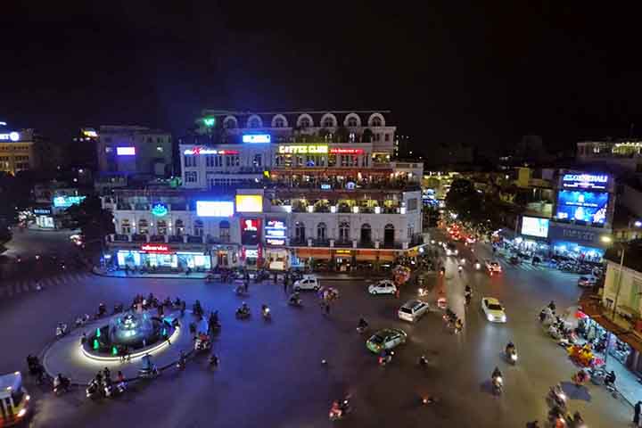 A cidade foi fundada oficialmente em 1010, sob o nome de Thang Long.