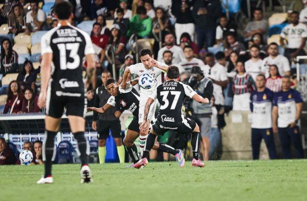 Ganso deixa o campo lesionado em derrota do Fluminense e preocupa