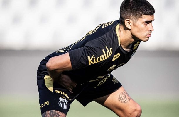 Adonis Frías avança em recuperação e pode reforçar o Santos contra o Grêmio