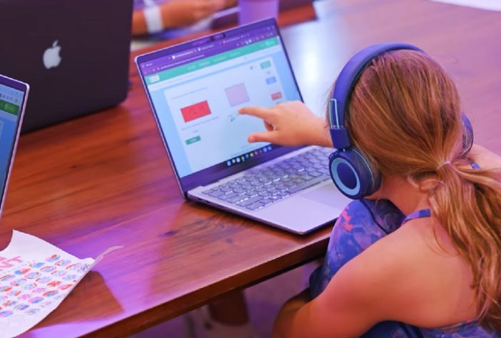 Escola do Texas, nos Estados Unidos, substitui professores por IA - Reprodução/Newsweek