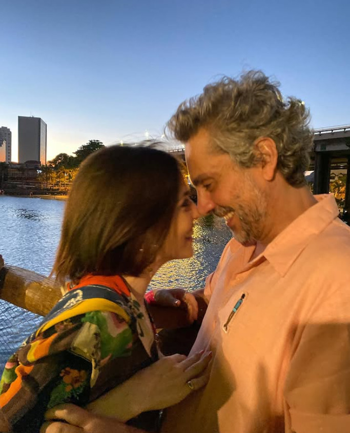 Karen Brusttolin é mãe de seus dois filhos, atriz com quem ele é casado desde 2015.
