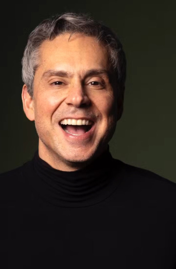 Nero é adepto da psicanálise e afirmou que vem aprendendo a lidar com o envelhecimento e a ressignificar a relação com a morte. Desde que virou pai, sua visão sobre o assunto mudou.
