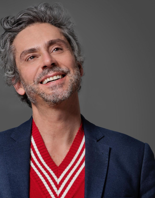 Ele contou: “Antes, acreditava que era maduro por essas perdas precoces. Precisei me virar financeiramente; foi uma coisa meio selvagem, e criei uma casca dura. Mas era emocionalmente imaturo”.
