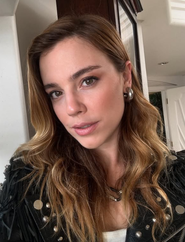 Alice entrou para o teatro Tablado em 2007 e cursou teatro por quatro anos. Lá, ela atuou em várias peças até 2010. Em 2011, estreou na TV na 18ª temporada de 