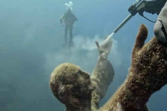 Estátua de Jesus Cristo submersa na costa da Itália - Reprodução 