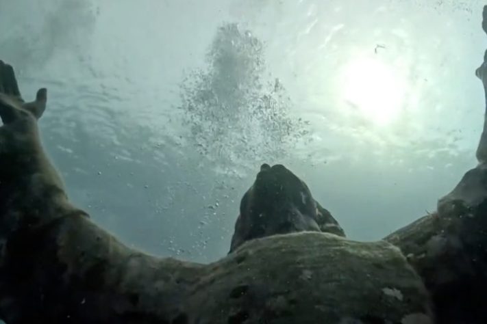 Estátua de Jesus Cristo submersa na costa da Itália - Reprodução