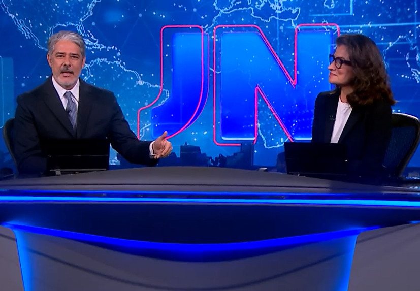Bonner também é o editor-chefe do JN e esse cargo passará a ser ocupado pela atual adjunta, Cristiana Souza Cruz. As mudanças serão em novembro. E Bonner deu a notícia aos espectadores durante o JN de 1/9.  Disse que há cinco anos decidiu que sairia do jornal, mas precisava organizar sua substituição. 