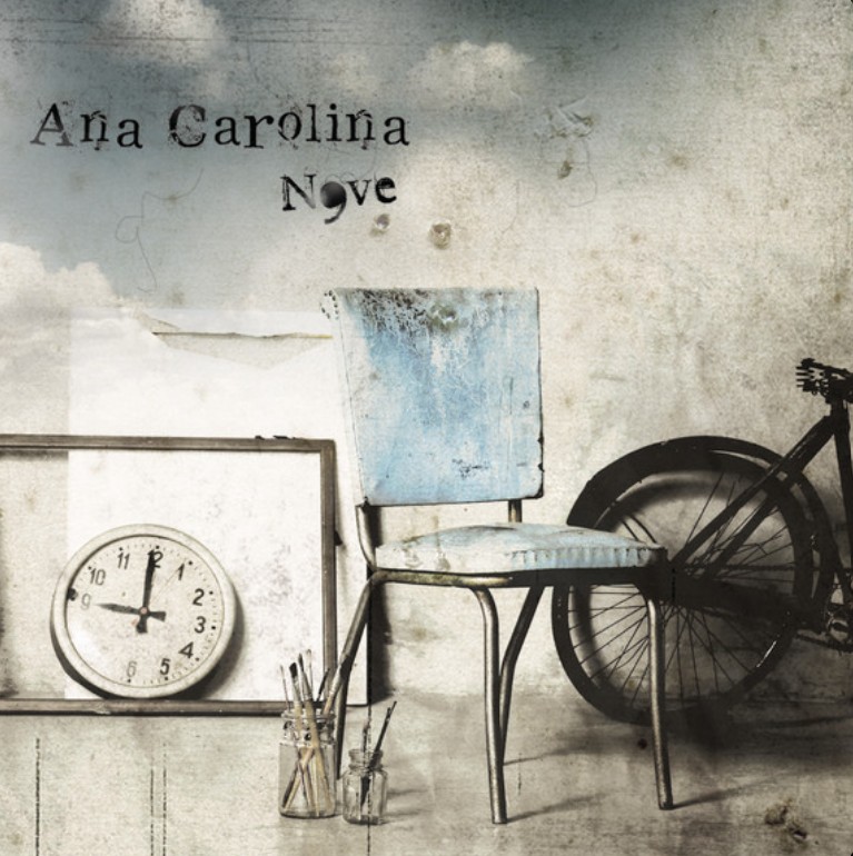 Ana Carolina lançou em 2009 o álbum “N9ve”, oitavo de sua carreira, com nove faixas que misturam MPB, samba, bossa nova e tango eletrônico, e participações de John Legend.