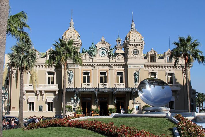 Cassino de Monte Carlo – Wikimedia Commons/Fruitpunchline