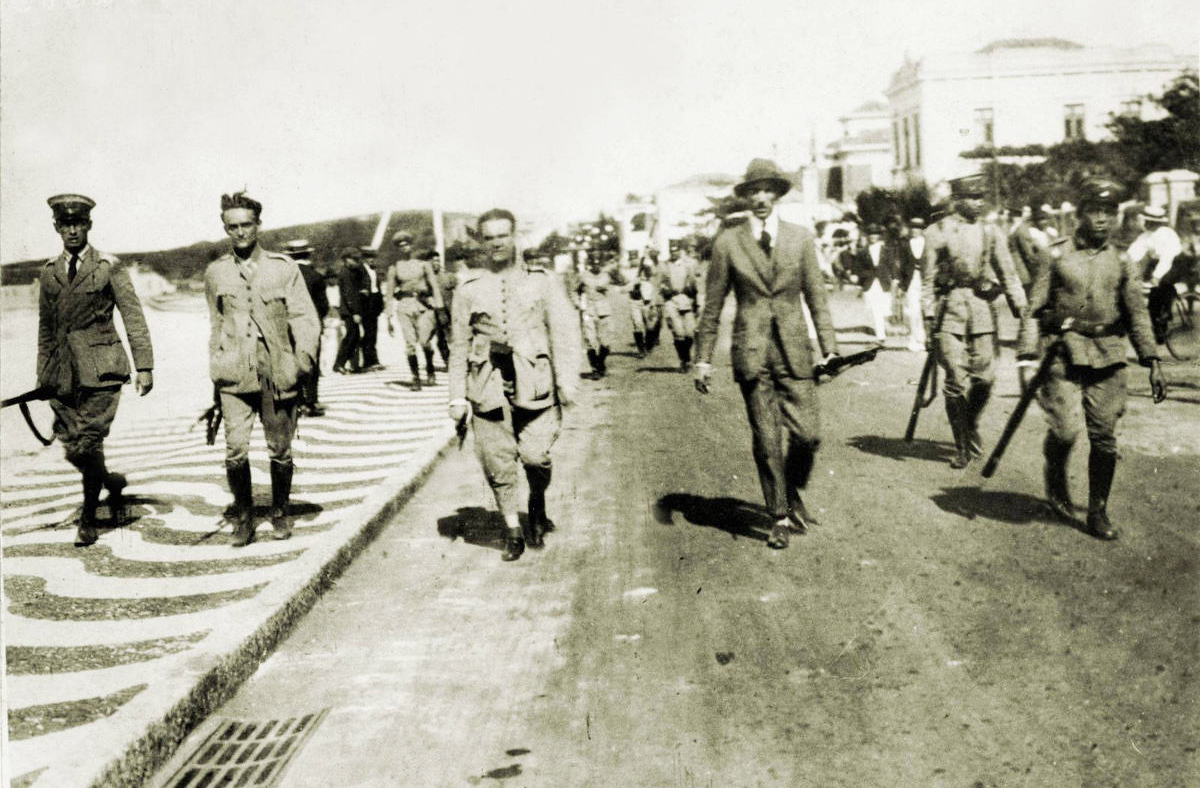 O plano era amplo, envolvendo outros quartéis e estados, mas acabou isolado no Forte, que foi bombardeado pelas forças governistas. Dos 301 militares presentes, apenas 18 decidiram marchar pela Avenida Atlântica, em um gesto simbólico de resistência.