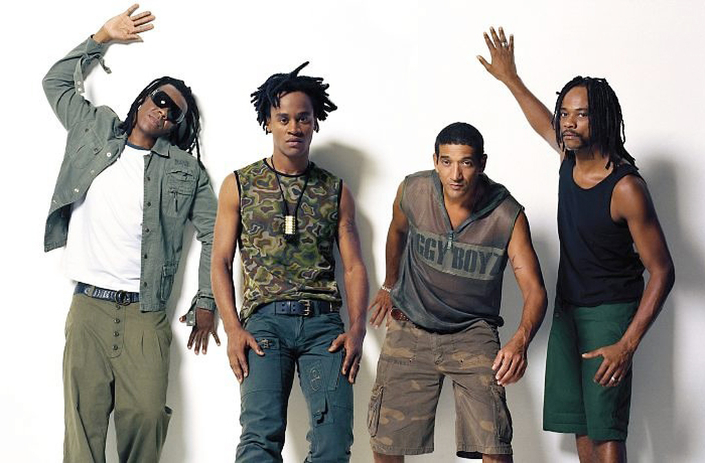 Entrou para o Cidade Negra em 1994, em substituiÃ§Ã£o a RÃ¡s Bernardo. Com Toni, a banda ganhou um estilo mais pop e danÃ§ante, sem perder a essÃªncia do reggae. Sua chegada marcou uma nova fase de sucesso comercial e reconhecimento nacional, com letras que misturavam crÃ­tica social e mensagens de esperanÃ§a.