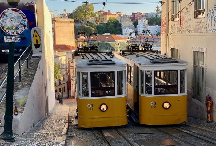 Elevador da Glória, Lisboa, Portugal | Flickr - Sonse