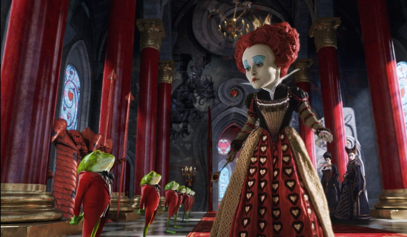 Também dirigiu “Alice no País das Maravilhas”, de 2010. A produção foi um sucesso de bilheteria e ganhou dois Oscars: Melhor Direção de Arte e Melhor Figurino.
