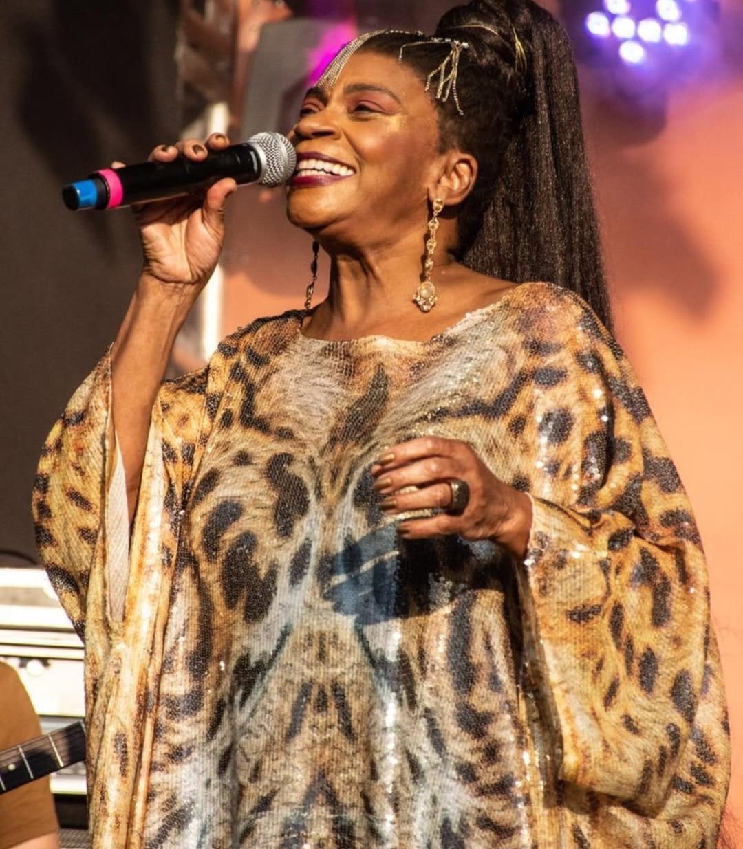 Sobre o inÃ­cio da carreira musical, ela disse: â??As pessoas me perguntavam â??e agora?â??. AÃ­ eu falei: agora eu vou cantar, jÃ¡ fiz sucesso, vou cantar um pouco. Meu empresÃ¡rio, o Guilherme AraÃºjo, leu issoâ?Š nÃ£o tinha nenhuma estrutura, gravadora, produtor, repertÃ³rio, nada. Eu sÃ³ estava com vontade, sÃ³ tinha o sonho. E ele sÃ³ disse â??vamboraâ??.â?
