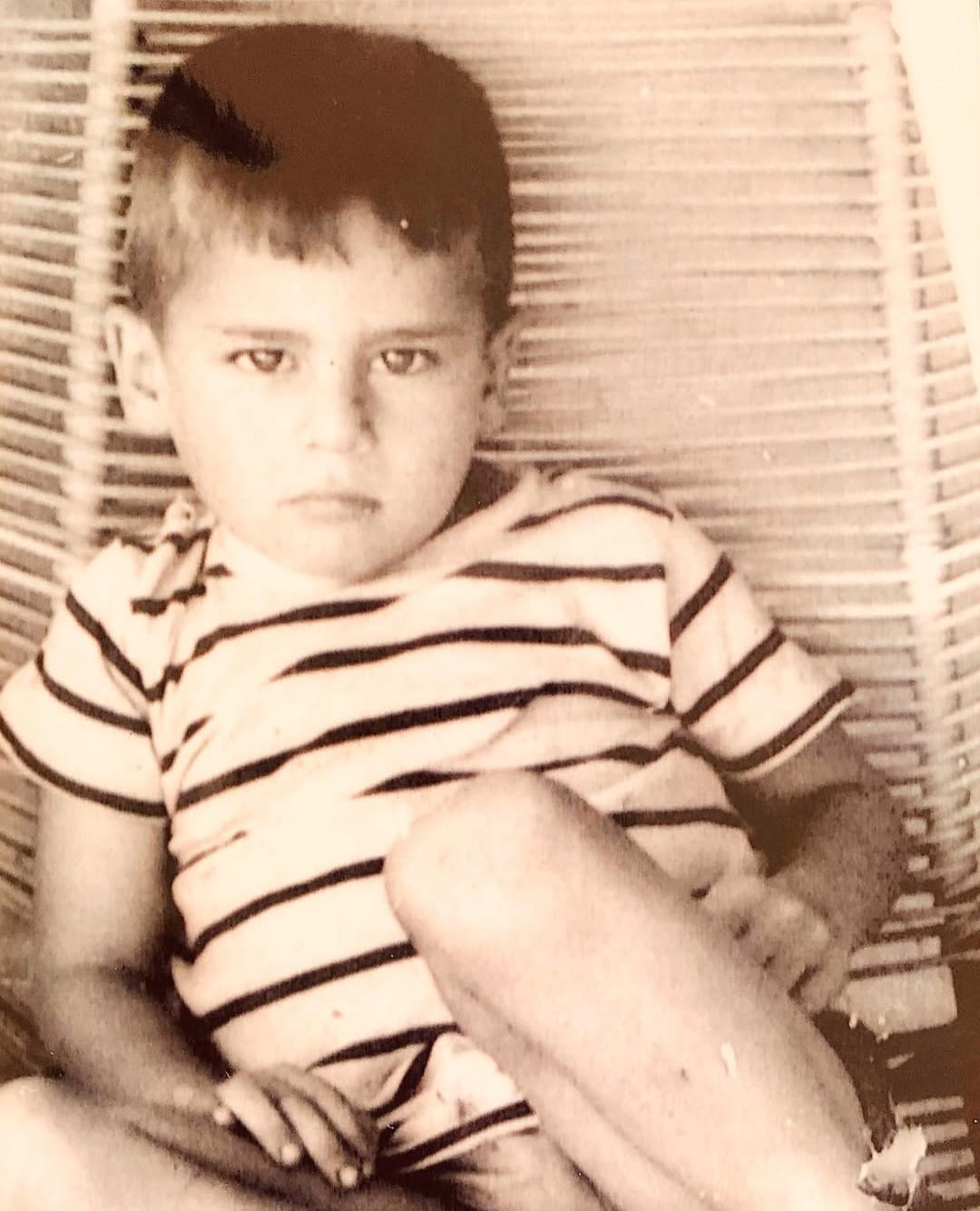 Marcos, que nasceu em 1956, em Guaxupé, Minas Gerais, construiu uma trajetória multifacetada como ator, trapezista e empresário. Na juventude, se mudou para São Paulo, onde fez incursões iniciais no teatro.
