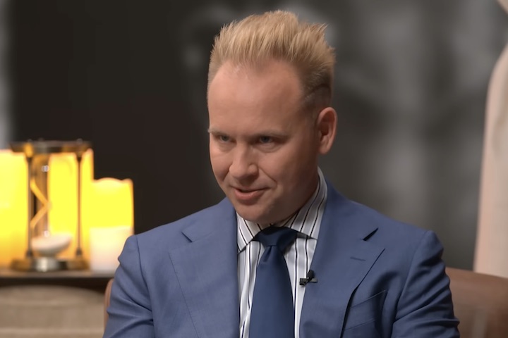 Alguns estudiosos, como o especialista em Novo Testamento Jeremiah Johnston, traduzem a frase como 