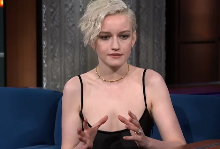 Julia Garner - Reprodução
