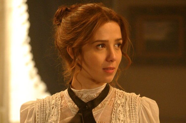 Em 2012, protagonizou “Lado a Lado”, como Laura, uma  progressista que defendia a educação e o direito feminino em um enredo ambientado no início do século 20. 
