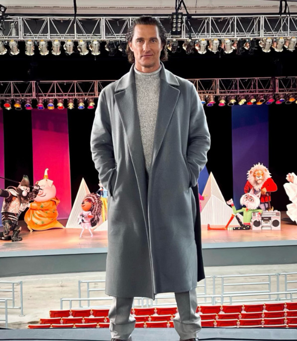 Na dublagem, deu voz a Buster Moon em 