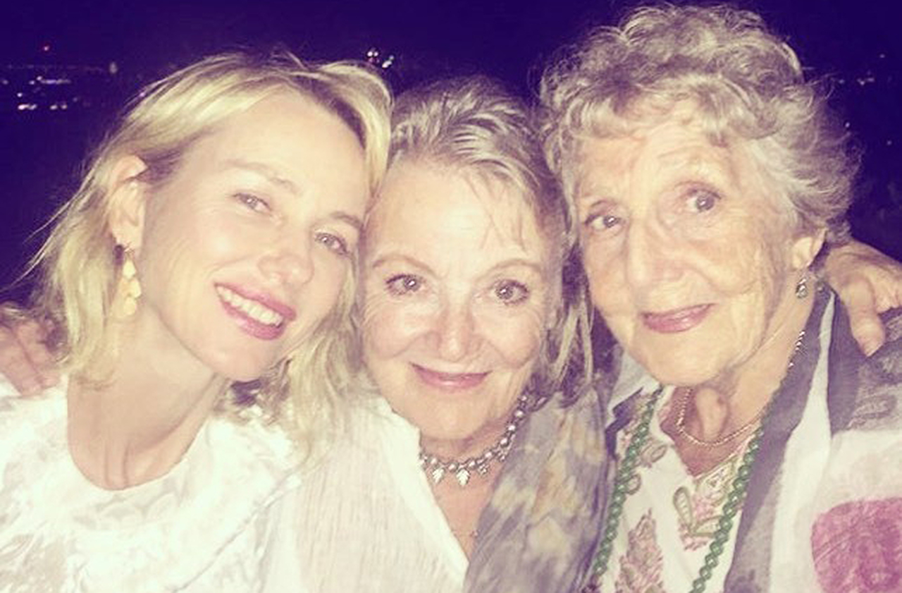 É filha de Peter Watts, engenheiro de som da banda Pink Floyd, e Myfanwy Edwards, designer e vendedora de antiguidades. Seu pai, aliás, morreu quando ela tinha apenas sete anos.