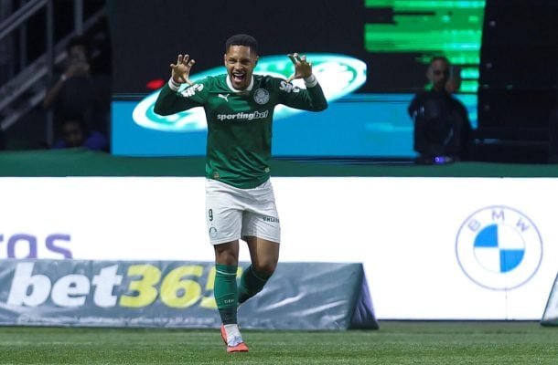 Vitor Roque celebra primeiro hat-trick pelo Palmeiras: ”Pedi um gol, veio três”