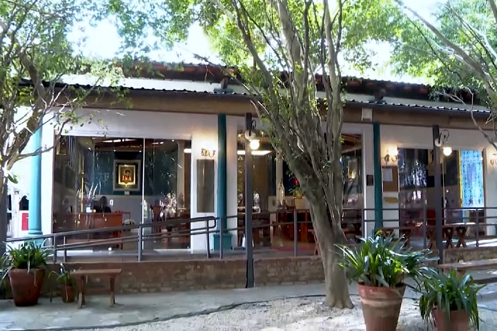 <p>A Paróquia Universitária Beato Carlo Acutis, na zona sul de São Paulo, é a única dedicada a ele e guarda uma relíquia enviada pela família (um fragmento de sua pele).</p>
