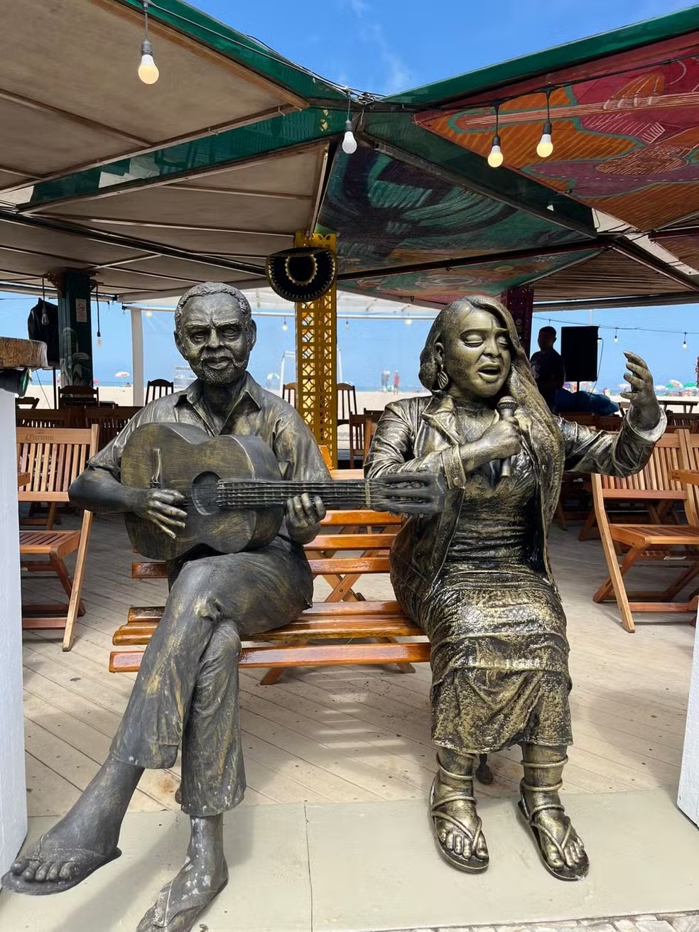 Após pouco menos de dois meses depois de sua morte, Preta Gil ganhara uma estátua ao lado da imagem de seu pai na orla de Copacabana. A homenagem, que atendia a pedido de fãs, fica no quiosque Areia MPB, no bairro da Zona Sul do Rio de Janeiro.