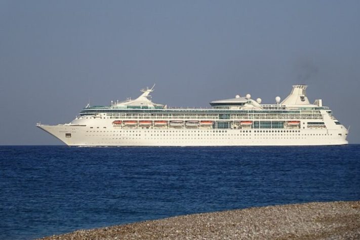 Rhapsody of the Seas (Royal Caribbean) - Wikimedia Commons/Pjotr Mahhonin