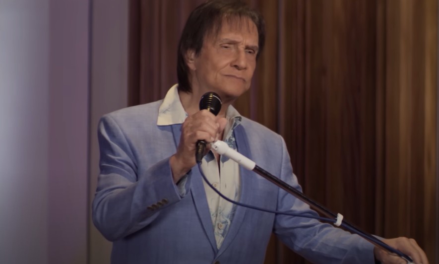 Além do filme, Roberto Carlos terá seu tradicional especial de fim de ano na TV Globo, gravado em 12 de dezembro em Gramado (RS). A direção geral será de Angélica Campos, e a exibição está marcada para o dia 23 de dezembro. A atração promete emocionar o público com clássicos e surpresas.