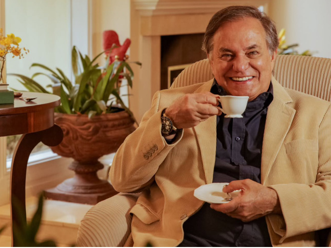 Foi contratado pela RedeTV! em 2022 e passou a apresentar o 