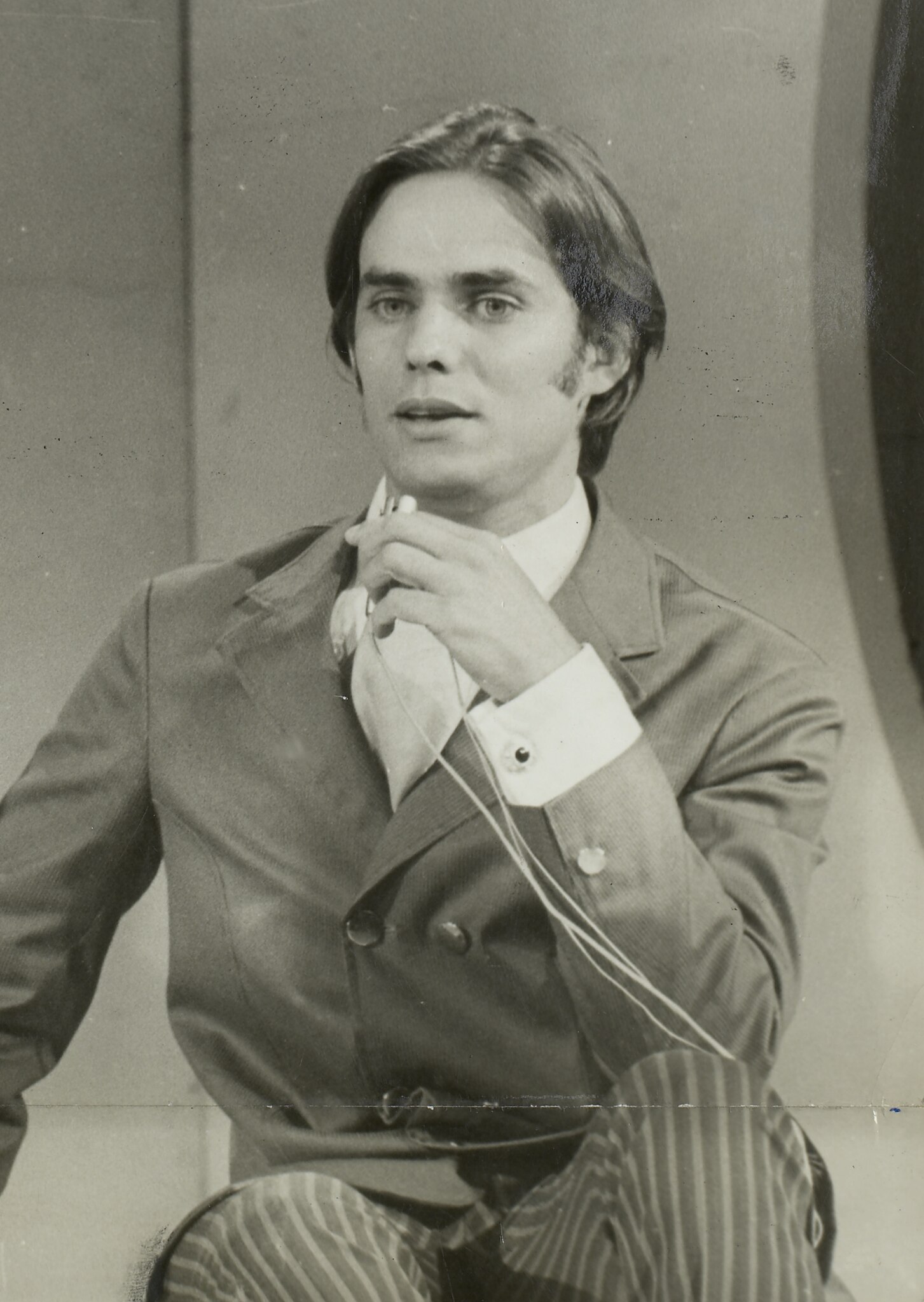 Em 1966, estreou na televisão com 