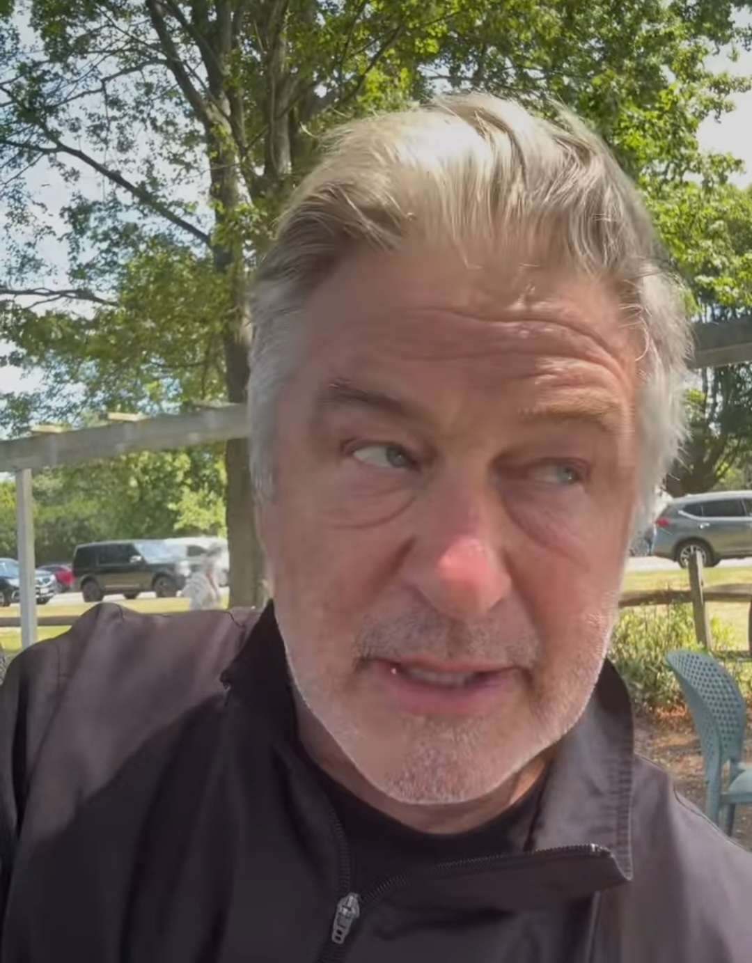 O trauma deixado pela morte da colega fez com que o ator Alec Baldwin, autor do disparo, declarasse que não pretende assistir a 