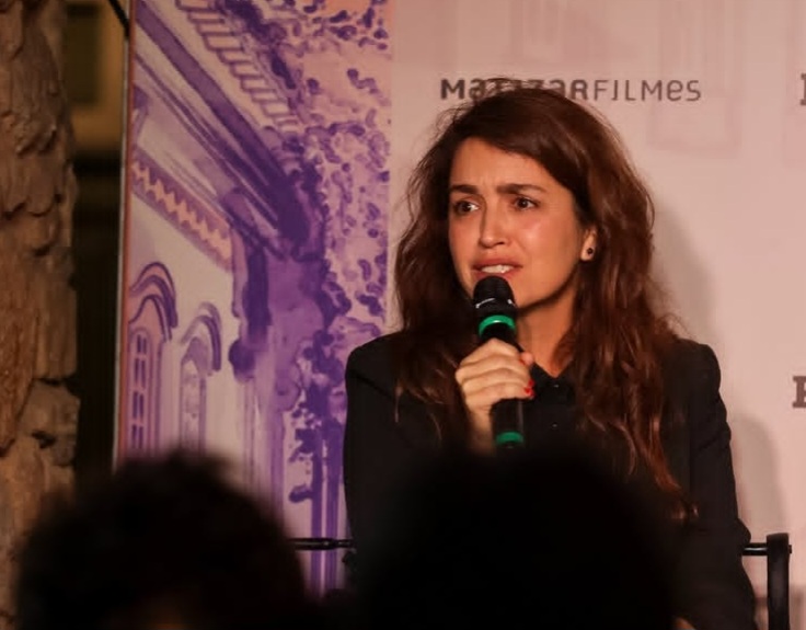 A autora Manuela Dias já disse que não será Leila, interpretada por Carolina Dieckmann, pois ela não quer repetir a autora do crime da versão original da novela.  Há 5 suspeitos:  César, Celina, Heleninha, Maria de Fátima e Marco Aurélio.