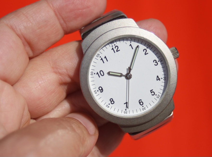 Desde então, ele se tornou um acessório popular da moda, sobretudo no meio feminino e difundido, principalmente, pela condessa húngara Koscowicz.